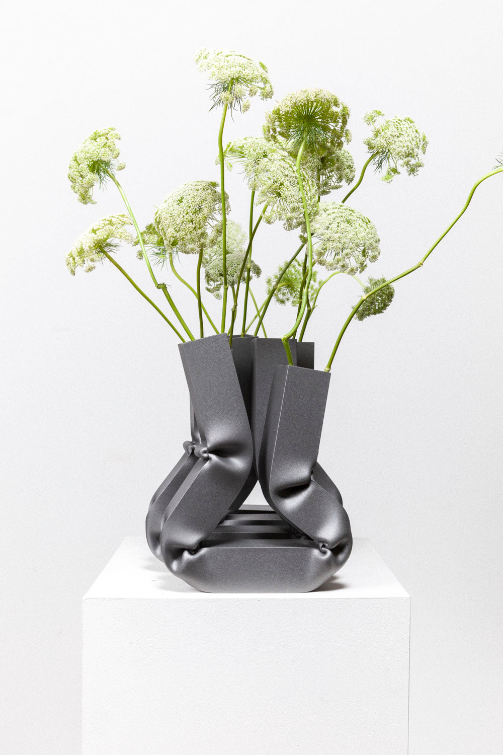 Vasi Vase (Dark aluminium, sample sale)