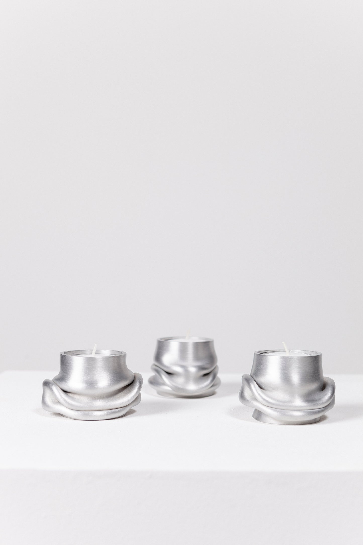 Mondo tea light holder (brushed aluminium)