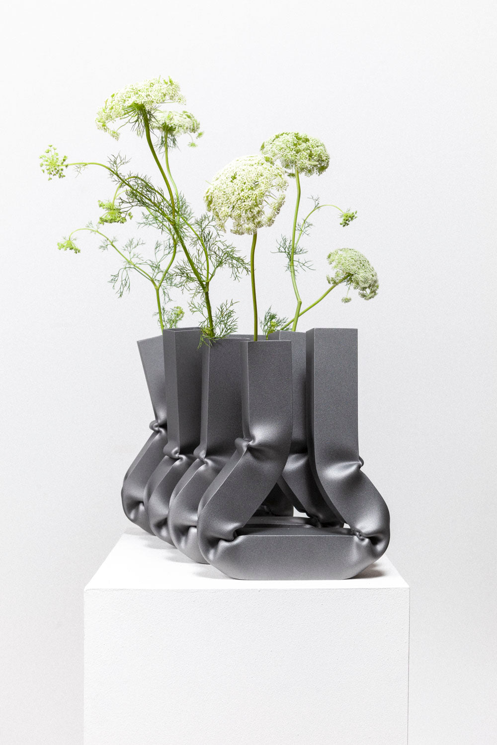 Vasi Vase (Dark aluminium, sample sale)