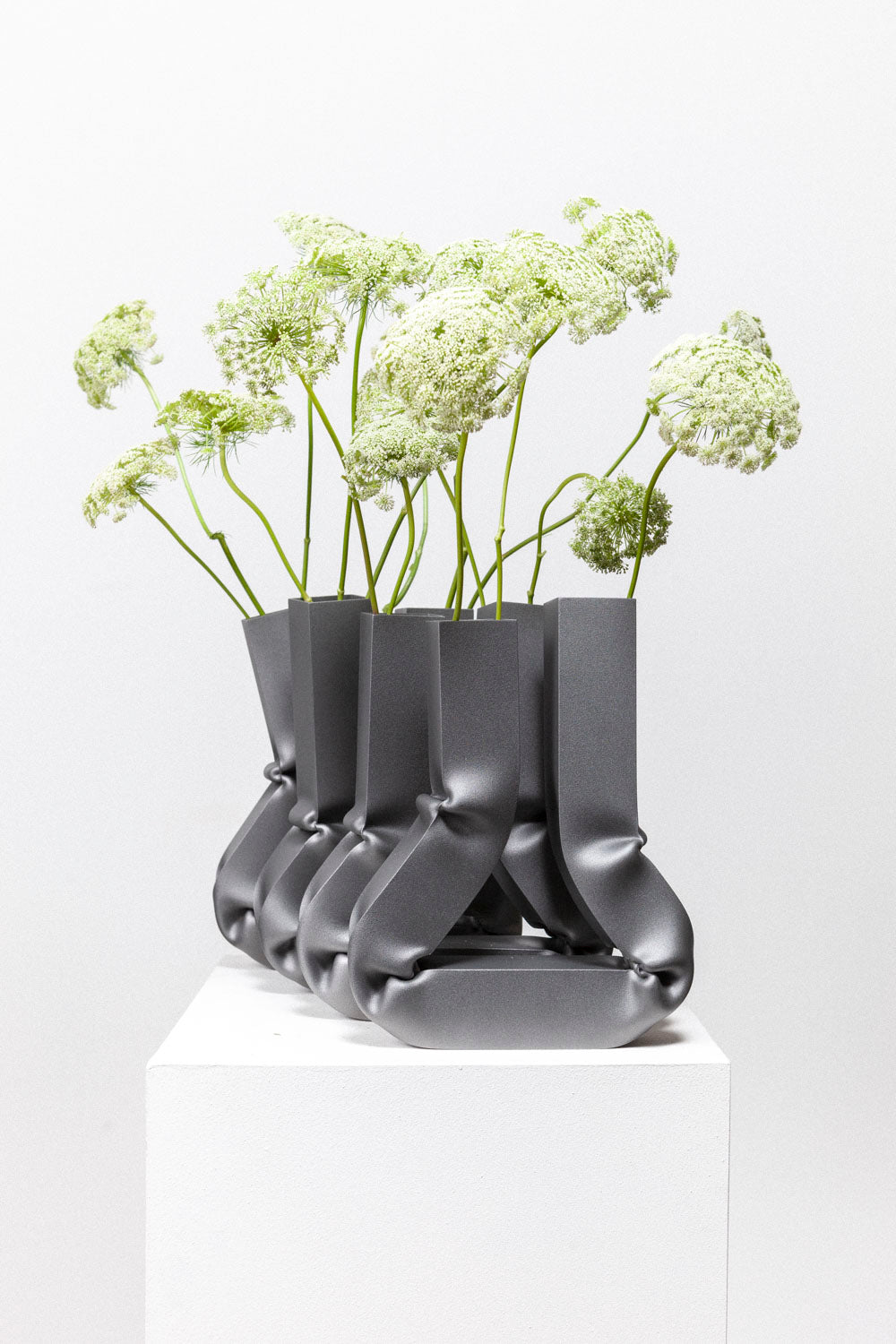 Vasi Vase (Dark aluminium, sample sale)