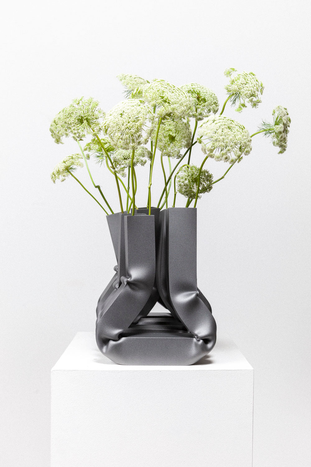 Vasi Vase (Dark aluminium, sample sale)