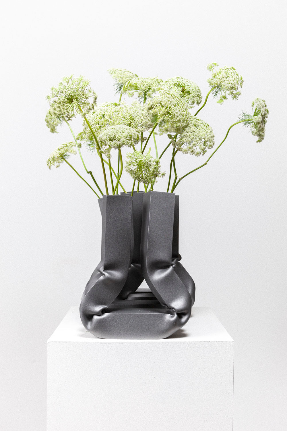 Vasi Vase (Dark aluminium, sample sale)